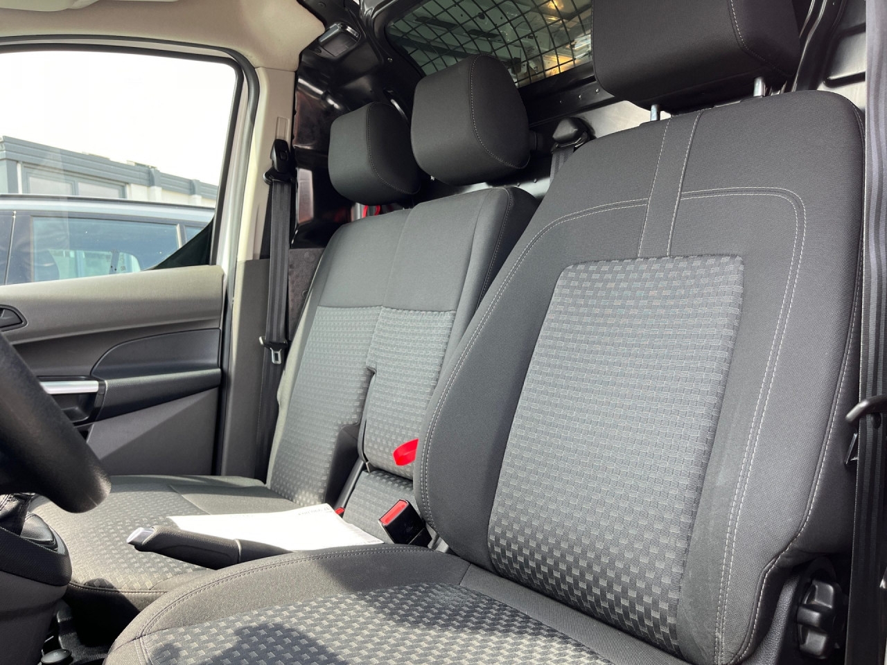 Bild 7 | Ford Transit Connect 200 L1 S&S Trend PDC hi. Navi Klim