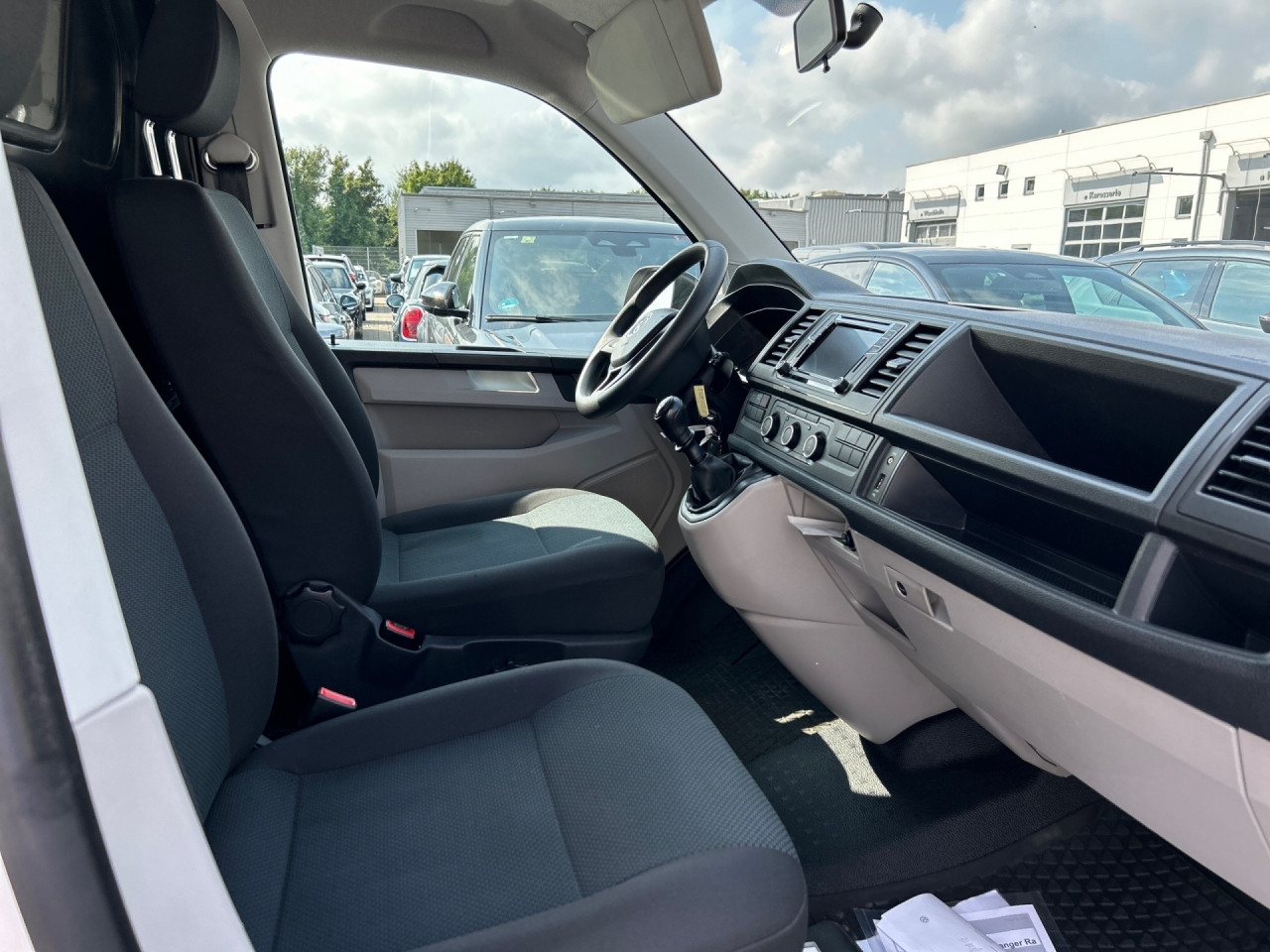 Bild 8 | VOLKSWAGEN T6 Transporter 2.0 TDI Standheizung langer Radstan