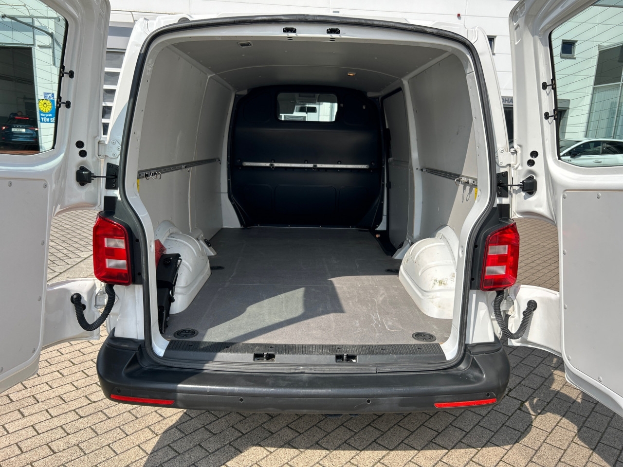 Bild 12 | VOLKSWAGEN T6 Transporter 2.0 TDI Standheizung langer Radstan