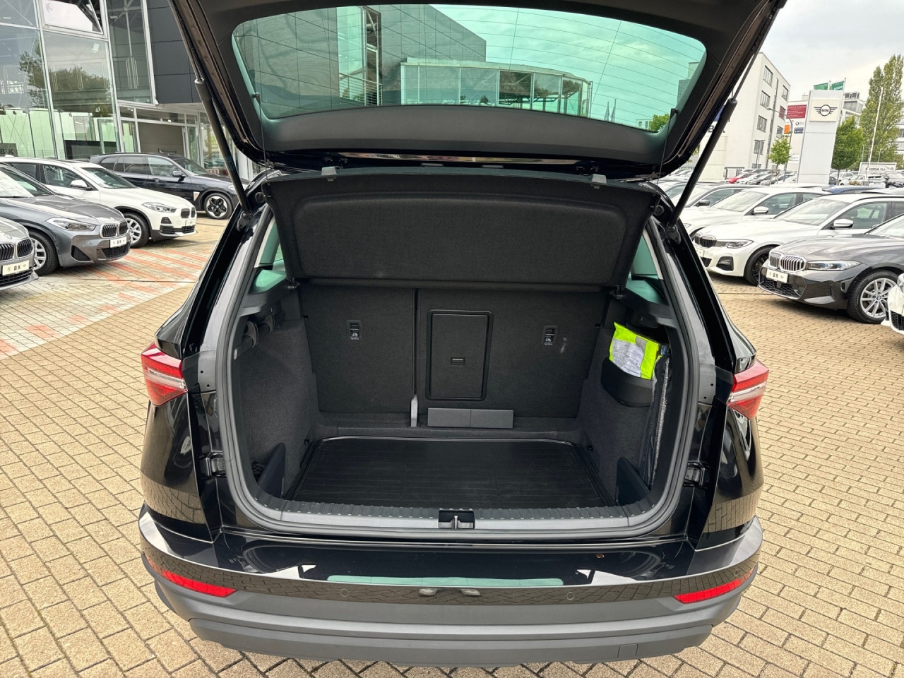 Bild 13 | Skoda Karoq Ambition DSG NAVI PANO LED VC Travel Assist